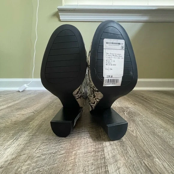 Kenneth Cole Snake Boots Animal Print To The Knee White - Picture 2 of 5